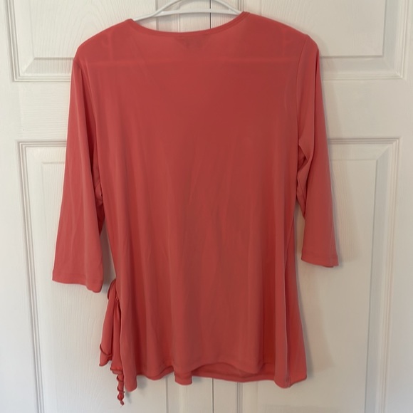 Woman’s Top - Picture 3 of 4